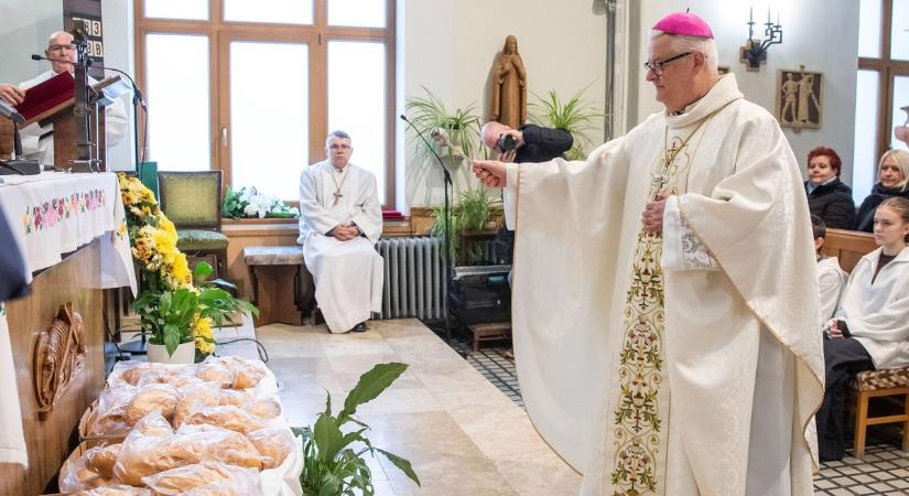 Püspöki szentmise zárta az Almássy-telepi búcsút Krisztus Király ünnepén (galéria, videó)