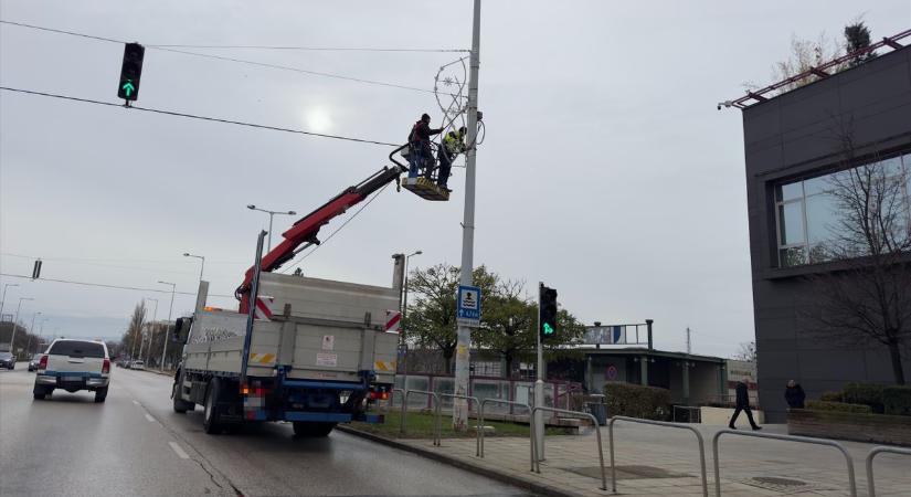 Tatabánya felöltötte ünnepi ruháját, karácsonyi hangulat a havas utcákon