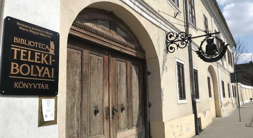 Betörték a marosvásárhelyi Teleki Téka épületének több ablakszemét