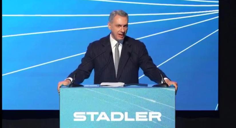 MÁV vonatbeszerzés: Lázár szerint kifogástalan állapotú járművekről van szó