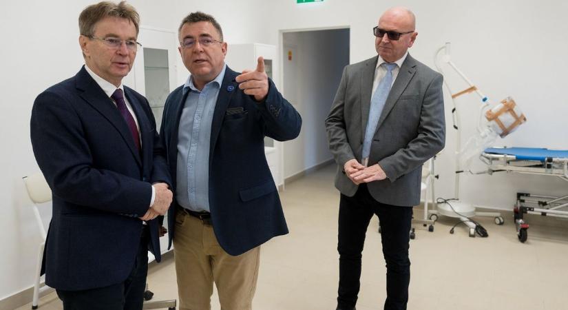 Kitüntették a Hevesben közkedvelt háziorvost