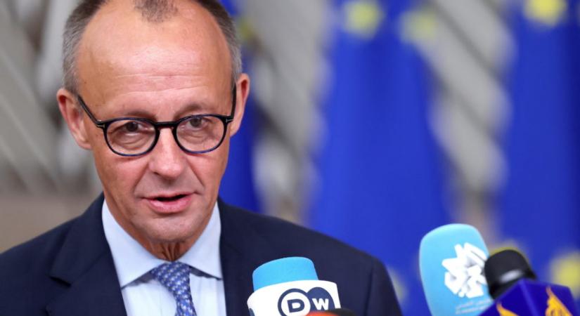 Ukrajna további fegyverzéséről beszélt a német kancellár