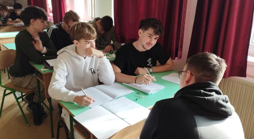 Francia dalverseny és „Repülő Iskola”: izgalmas programok a gimnáziumban