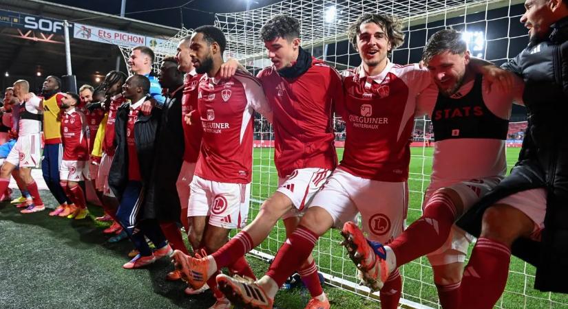 Ligue 1: két 11-est rúgott a Brest a 90. perc után, öngólosa mentette meg a Nantes-ot