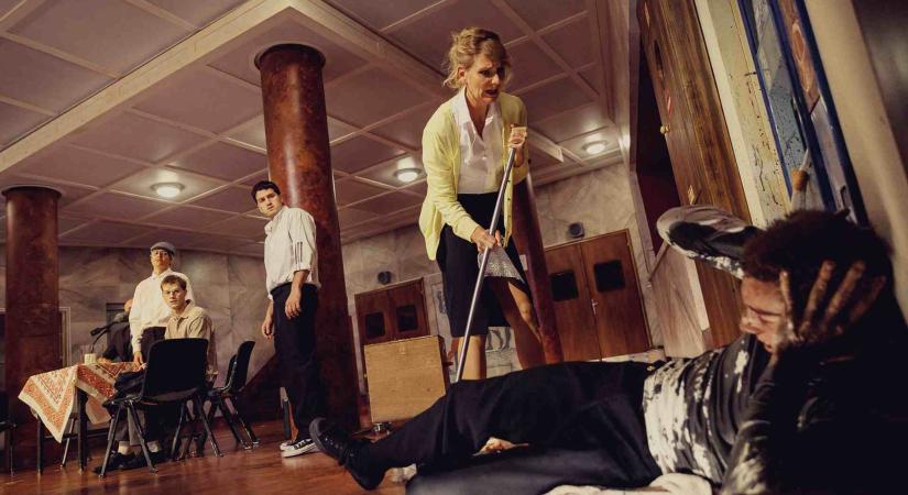 HORATIO HALLGATÁSA Shakespeare Hamletje után: némacsend / Katona József Színház