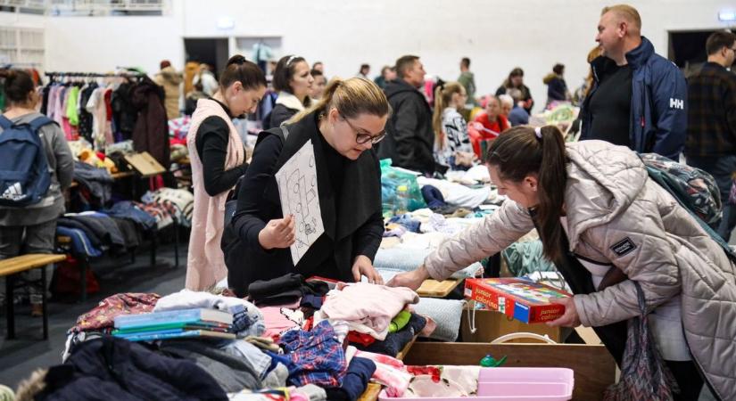 Varázslatos karácsonyi portékák az abonyi anyukák börzéjén – galériával
