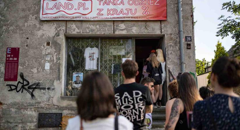 A TÚLÉLÉS MŰVÉSZEI SURVIVAL Művészeti Szemle, Wrocław