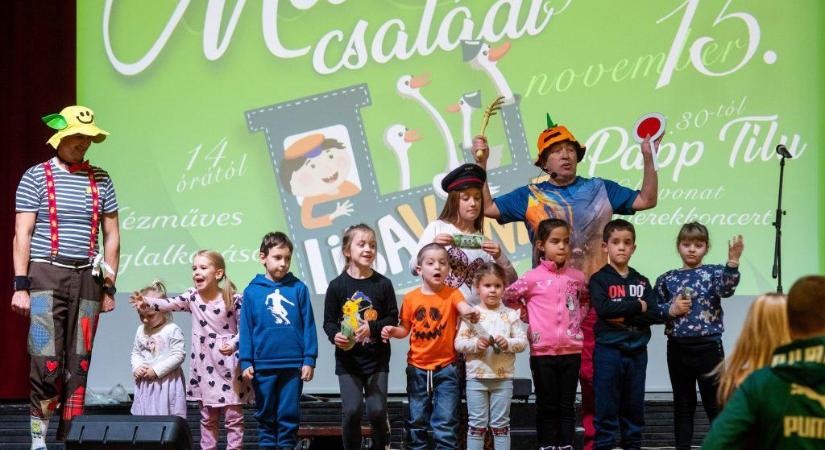 Zakatolt a Libavonat, Papp Tilu megtáncoltatta a hevesi apróságokat