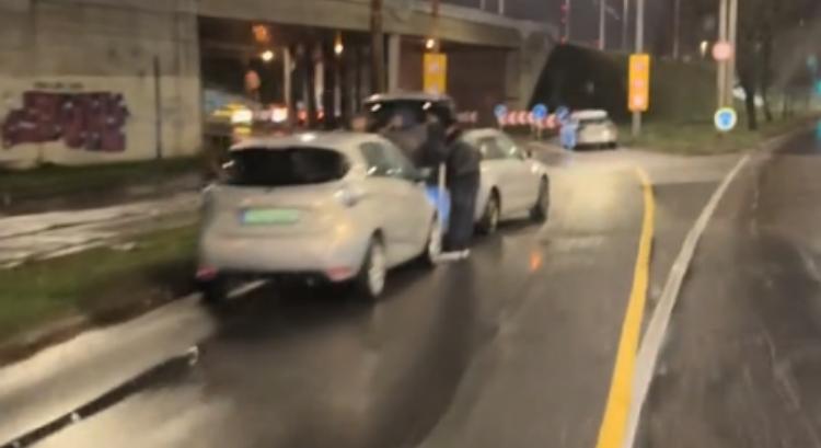 Egymás után kaptak defektet az autósok Budapesten, kiderült az oka