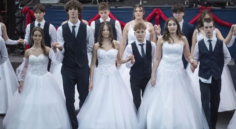 Megható szalagavató, elhagyott üzem titkai és egy súlyos baleset rázta meg a vármegyét