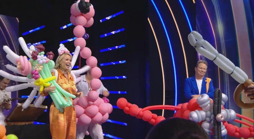 A Csillag Születik zsűrije átalakult: Köllő Babettékat lufivá varázsolta egy léggömb művész