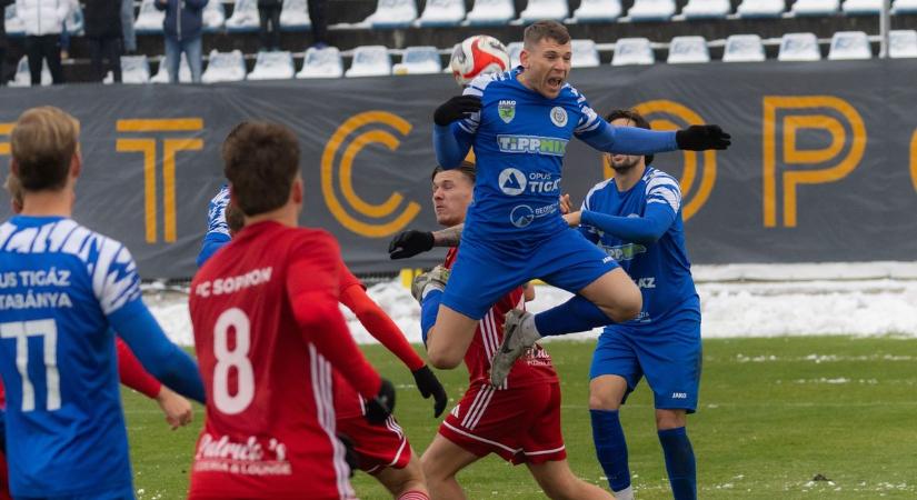 Győzelemmel zárta az évet a Dorog és a Komárom, szurkolók takarították a pályát Tatabányán