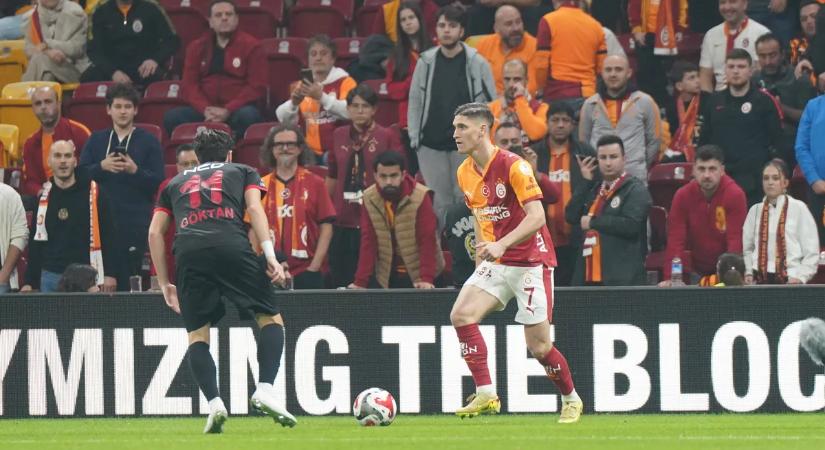 Sallai durva rúgást kapott, ellenfelének még csak a sárgát sem mutatták fel – videó