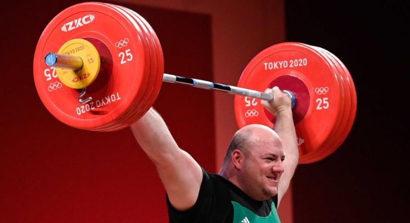 A súlyemelők elnöke elindult az országos bajnokságon, és sorozatban huszonegyedszer verte el a mezőnyt