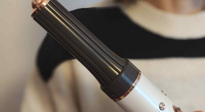 Hullámok, volumen, szalonhatás otthon? Kipróbáltauk a Sencor Artemiss forrólevegős hajformázót