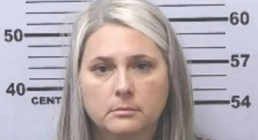 Kikerült egy videó az év tanáráról: szíjjal veri agyba-főbe 12 éves fiát