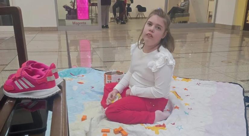 „Minden egyes nap küzdelem…” – így harcol önmagával a 10 éves sztrókos Hanna, hogy egyszer járhasson