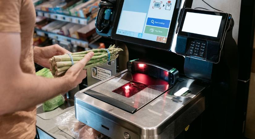 „Tényleg én dolgozzak a pénztáros helyett?" Lesújtott a szolnokiak haragja az önkasszákra