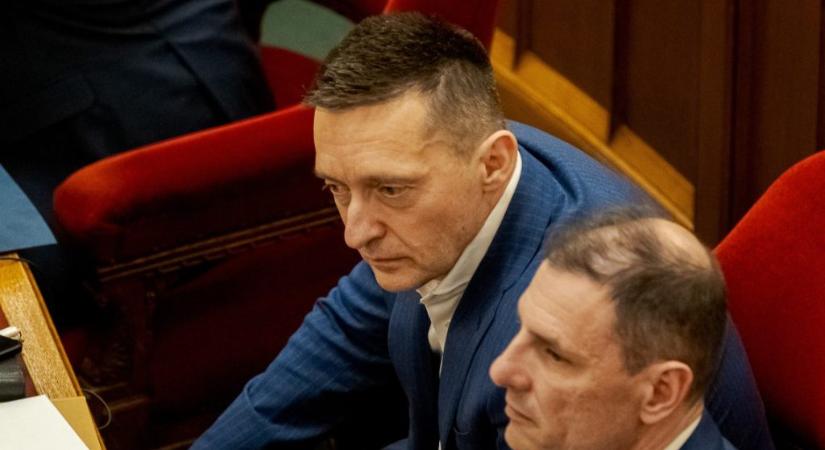 Hiába a per, nem áll le Rogánék levelezése