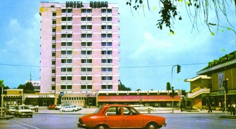 Őrjöngenek a román nacionalisták, mert lebontottak egy kommunista betonmonstrumot Székelyföldön