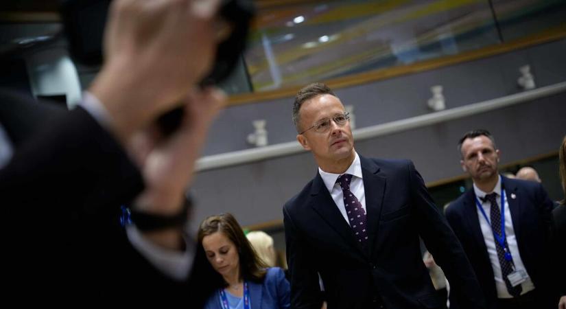 Szijjártó Péter Brüsszelbe megy, és megmondja a magáét
