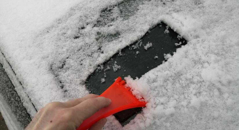 Fagyos napok Győrben – ezekkel a trükkökkel lesz pillanatok alatt tiszta a szélvédő
