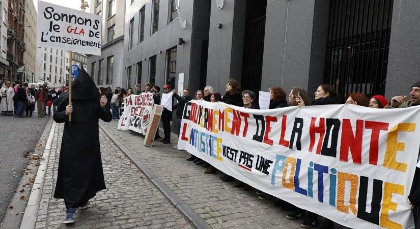 Gigasztrájk kezdődött az Európai Unió szívében, leállnak a vonatok, a repülőgépek és az iskolák: 10 milliárd eurós megszorítást akar átverni a lakosságon a kormány – ez a válasz