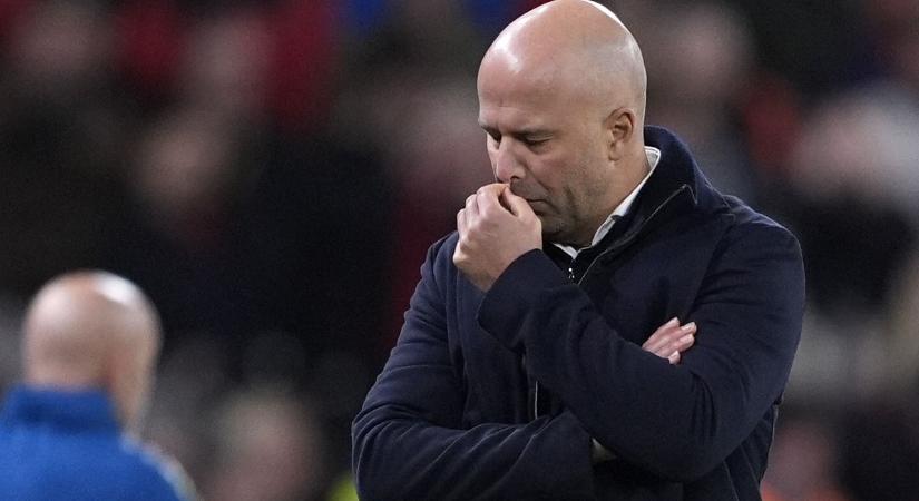 „Arne Slot ezt nem tudja megoldani" - a liverpooli edző kirúgására számítanak