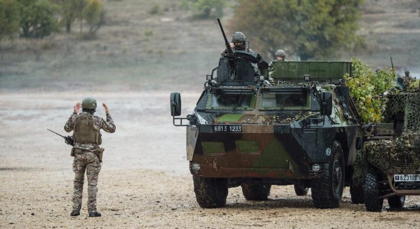 Franciaországban újra bevezethetik az önkéntes katonai szolgálatot