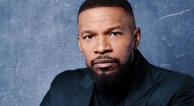 Jamie Foxx az életét sem féltve, a lángoló autóból mentett ki egy utast