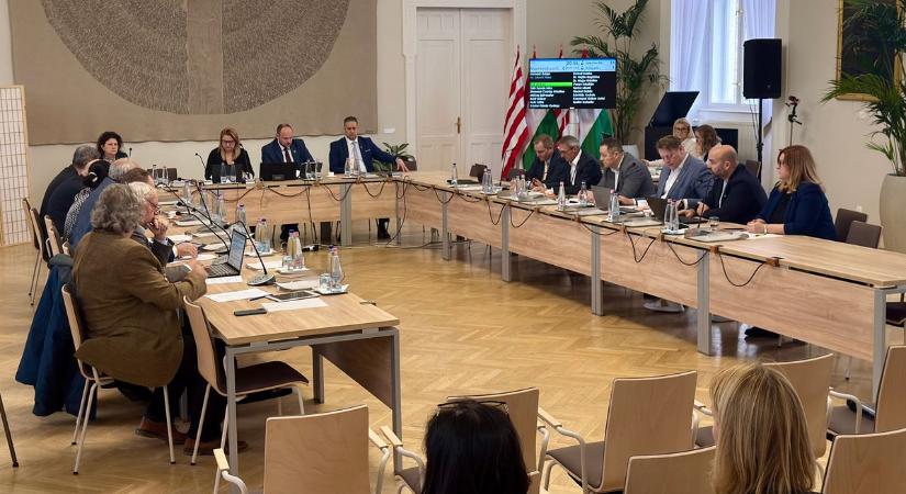 Senki sem marad magára: kibővülnek a szociális támogatások – többezer esztergomi nyer vele!