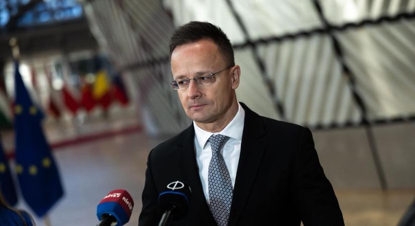 Szijjártó Péter: mindenkinek támogatnia kell az amerikai béketervet