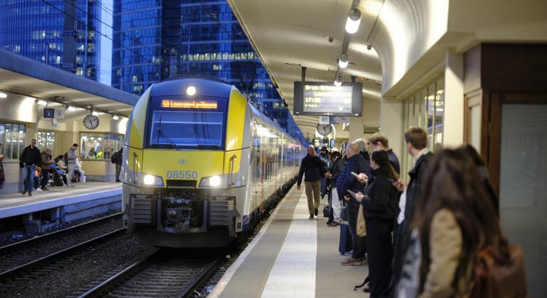 Hatalmas sztrájk kezdődik Belgiumban, napokra leáll az ország