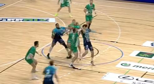 Nem lehet elégszer visszanézni a fiatal szegedi irányító gólpasszát