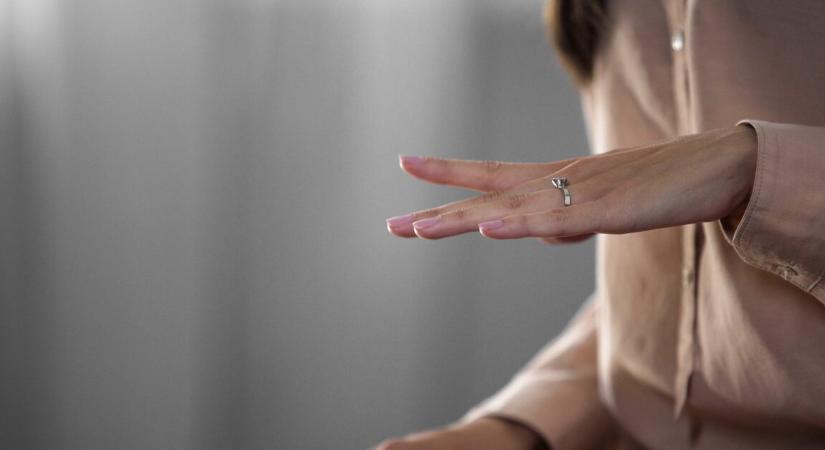 Ez a nap is eljött – mesterséges intelligenciához ment férjhez egy nő, még sírt is