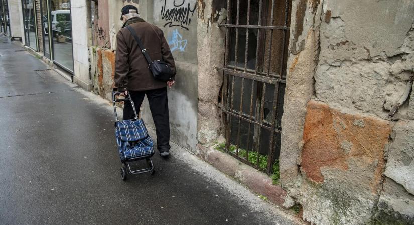 Hiába reklámozza magát családbarátként a kormány, jóléti kiadásokban az EU-s lista végén állunk