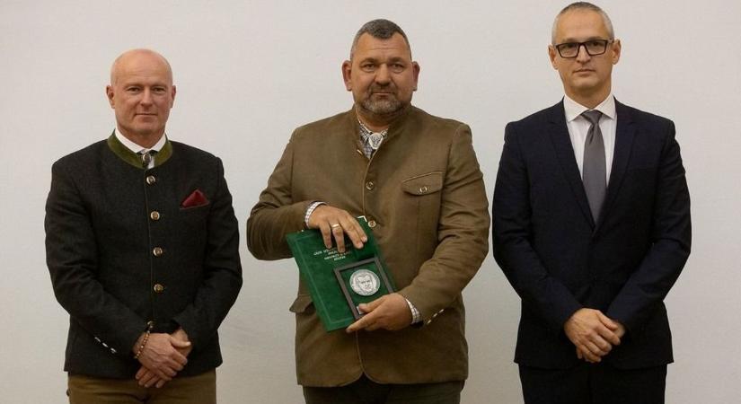 A siófoki kórház kis betegeinek segítenek a somogyi vadászok