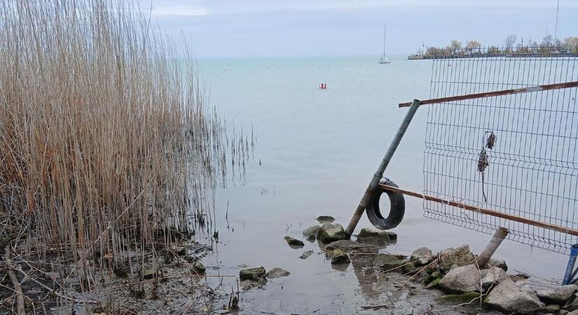 Látványosan alacsony a Balaton vízállása ( fotók, videó)