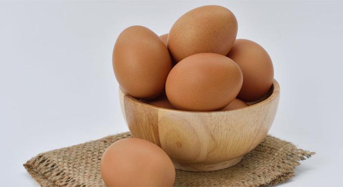 Tojás vs. görög joghurt: Melyik a jobb, magasabb fehérjetartalmú reggeli?