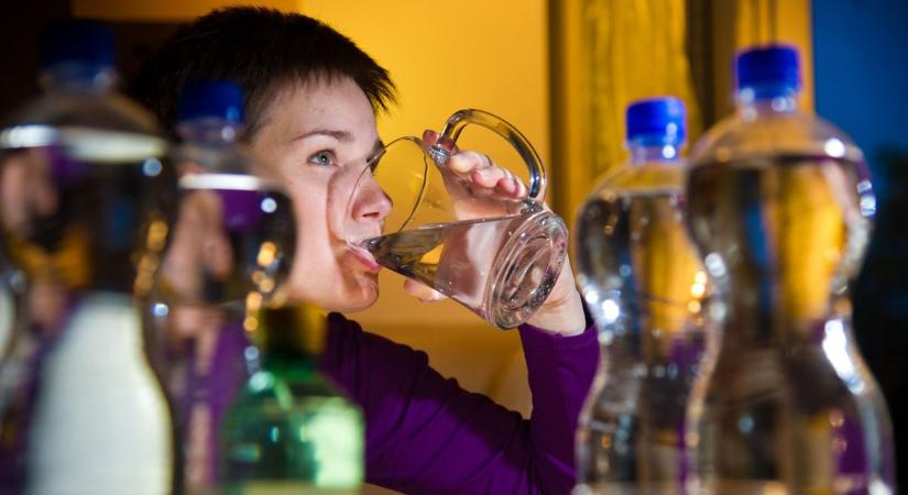 Vízivás vagy vízmérgezés: a dietetikus szerint ezt is okozhatja a túlzott folyadékfogyasztás