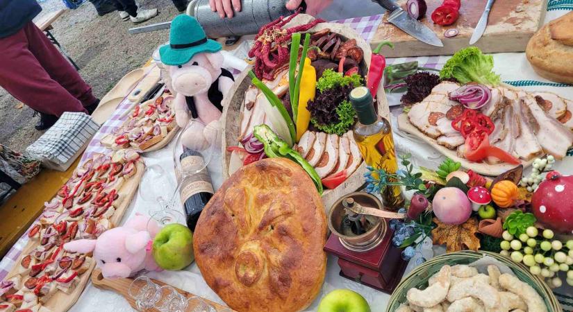 Kolbászoltunk Vonyarcvashegyen