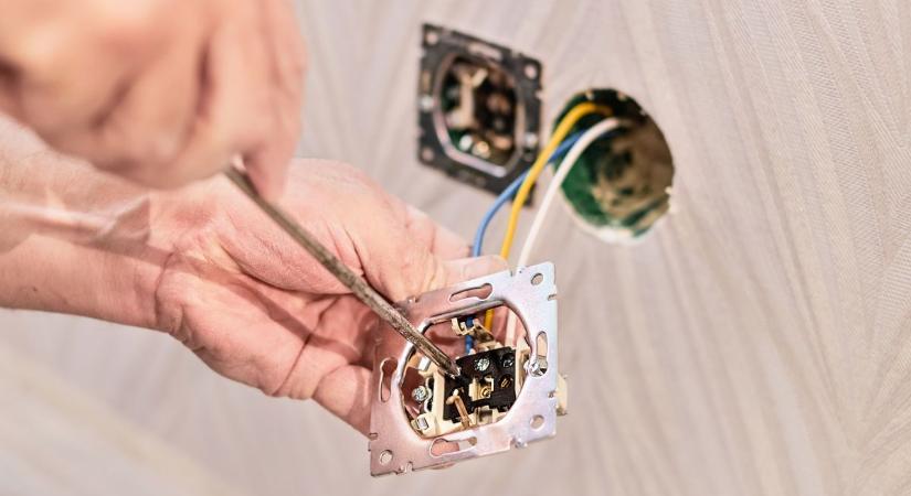 Mennyi időre van szükség egy átlagos lakás elektromos felújításához?