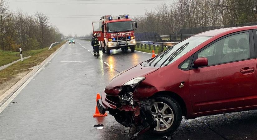 Törtek-zúztak az autók, frontális karambol is történt Zalában