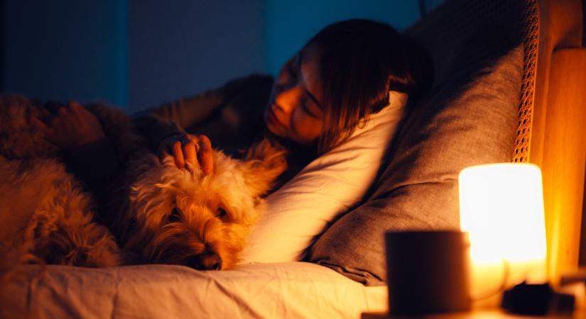 Ettől magas a vérnyomásod! Az ártalmatlannak tűnő éjszakai szokás tönkreteszi a szív- és érrendszered