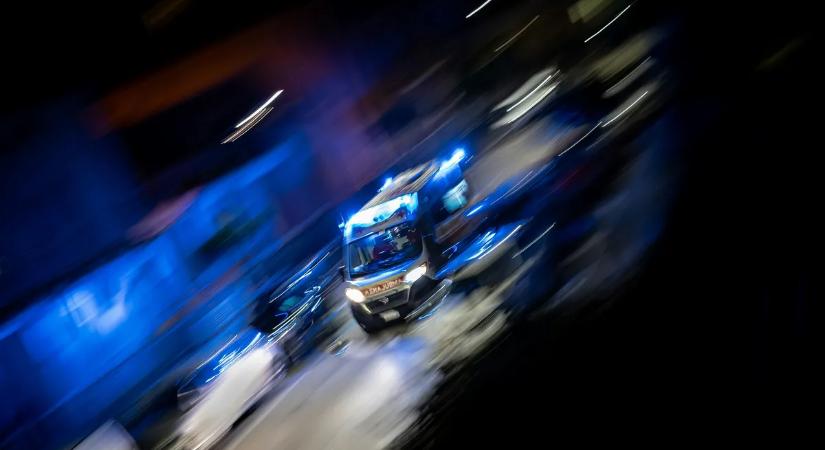 Félbeszakadt a koncert, rohantak a kórházba az énekessel