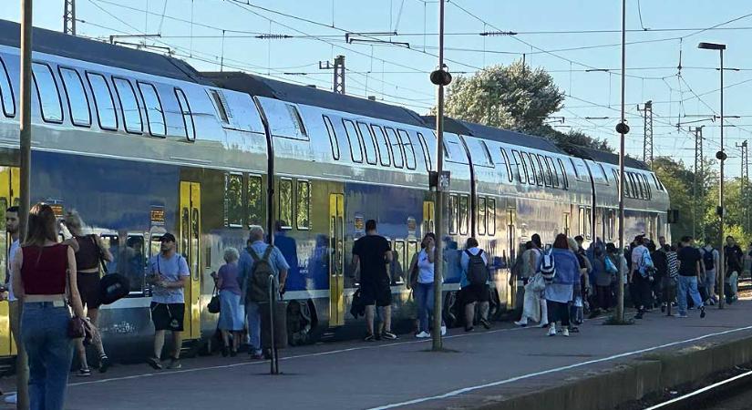 MÁV: elesett a szegedi vonal, műszaki hiba miatt egy órát késnek a vonatok