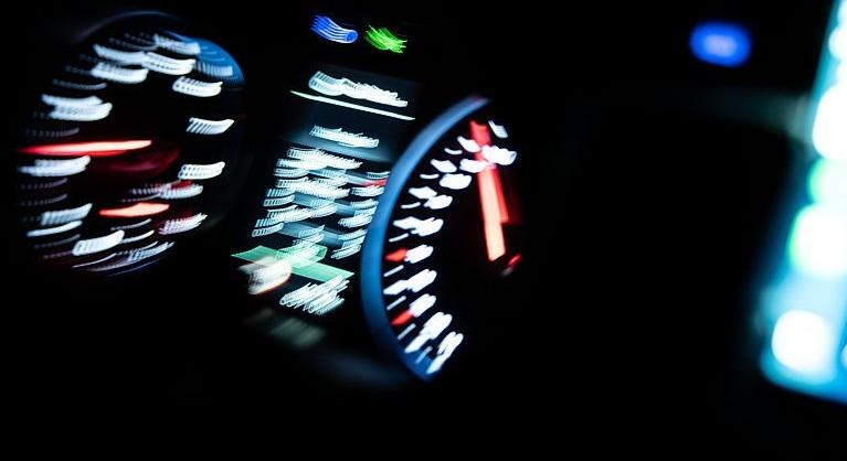 Csupán két hely van a világon, ahol sebességkorlát nélkül taposhatjuk a gázt közúton