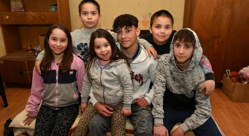 „Rá se lehet ismerni a házunkra” - Hihetetlen szerencséje volt a hatgyerekes családnak