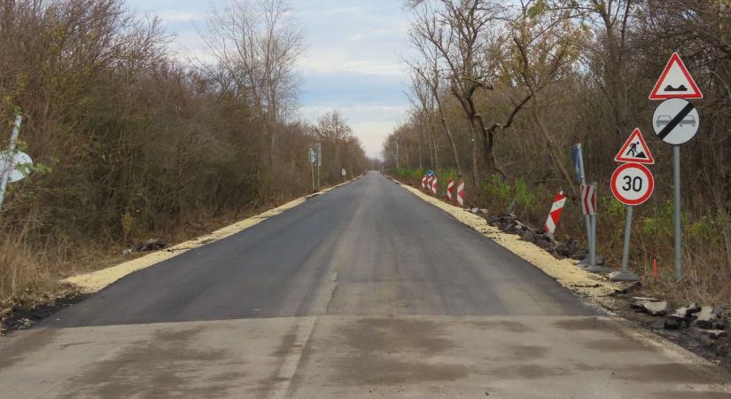 A Rárósi út újabb 500 méteres szakaszát újította fel az önkormányzat, még 26 év és teljesen kész lesz