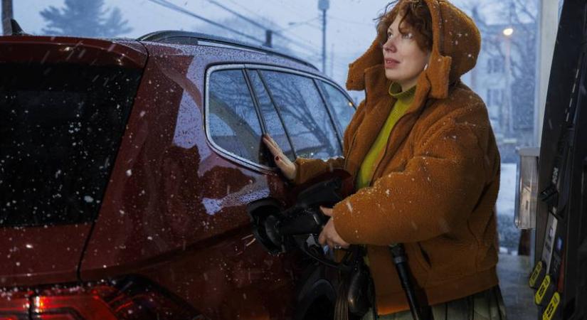 Változás jön a benzin árában kedden: a gázolajról is megszólaltak a szakemberek